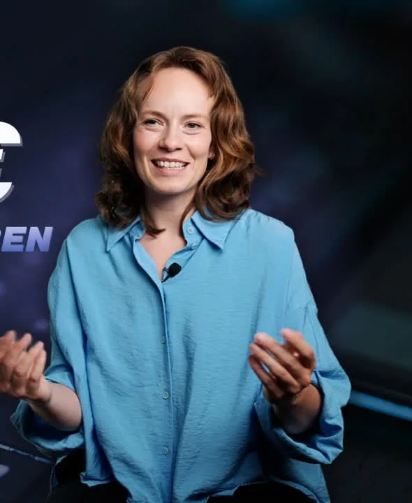 Julia erzählt im Video von ihrem ersten Auftrag